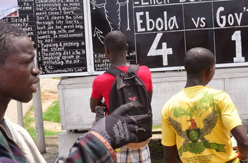 Cả châu Phi náo loạn trước dịch bệnh do virus Ebola gây ra