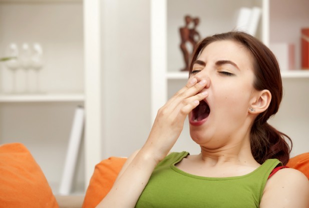 Bệnh nhân đau nửa đầu có thể thường xuyên muốn ngáp và ngáp