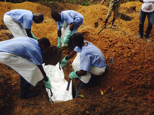 Các xác nạn nhân của virus Ebola cũng là một ổ dịch lớn, dễ lây truyền
